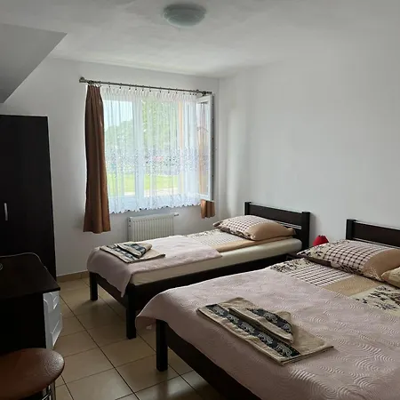 Aleksander בית הארחה רובי